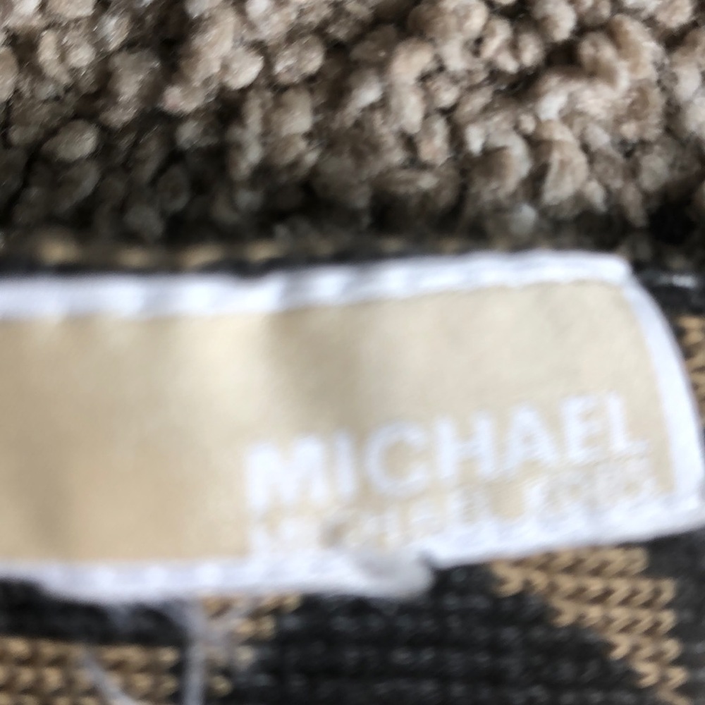 Mk Scarf - Picture 2 of 3